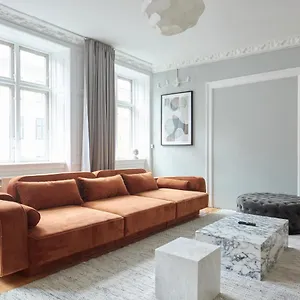 Large Modern By Meat Packing District In Apartment